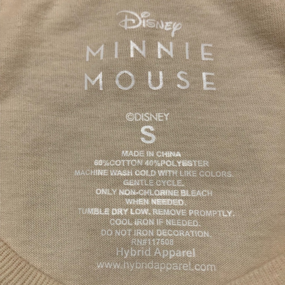 NWT Disney Minnie Mouse Women’s Short Sleeve Brazilian Sand Graphic Tee S - Picture 3 of 9